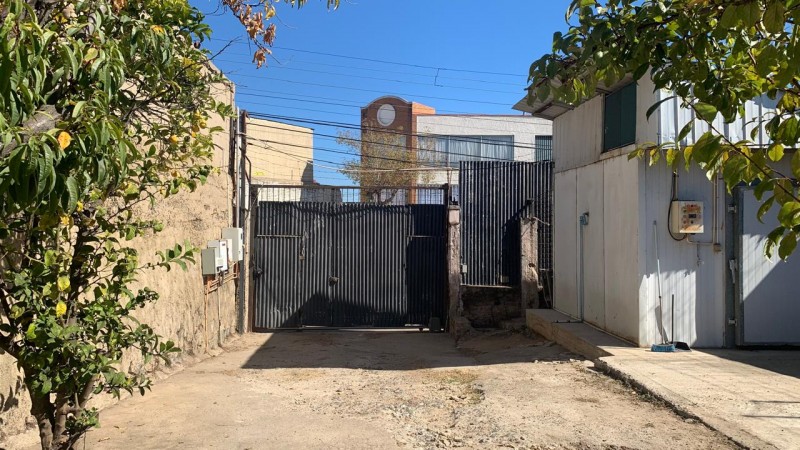 Propiedad Con Amplio Terreno de 300 M2, Recreo Bajo.