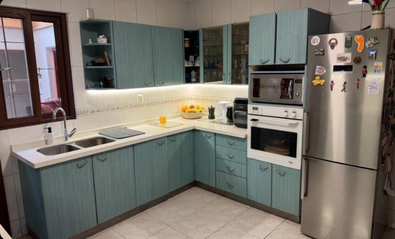 Hermosa Casa de Tres Pisos en Ñuñoa, Condomio, Remodelada.