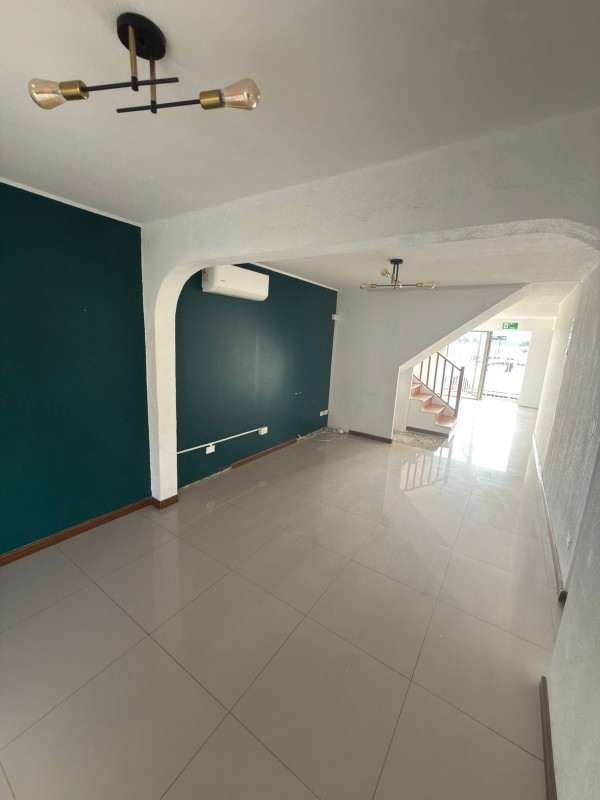 Casa Estilo Loft Con Amplio Patio para Empresas