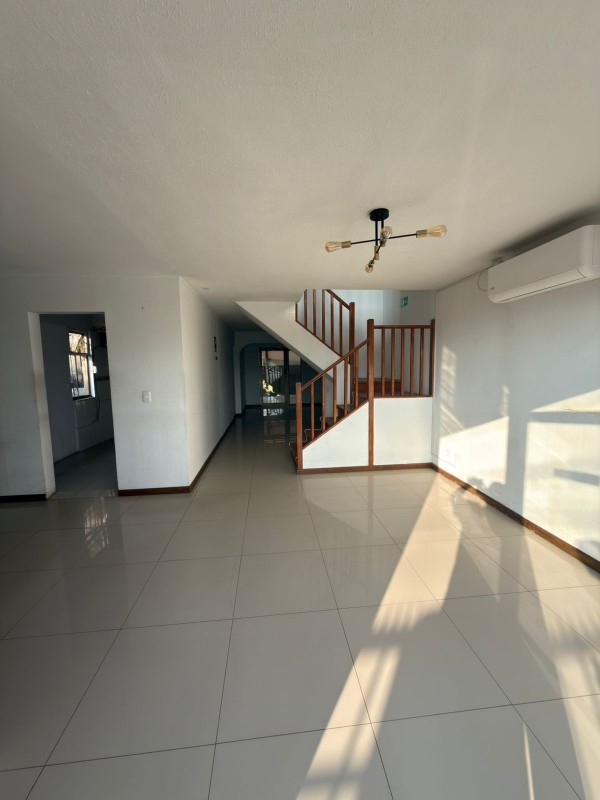 Casa Estilo Loft Con Amplio Patio para Empresas