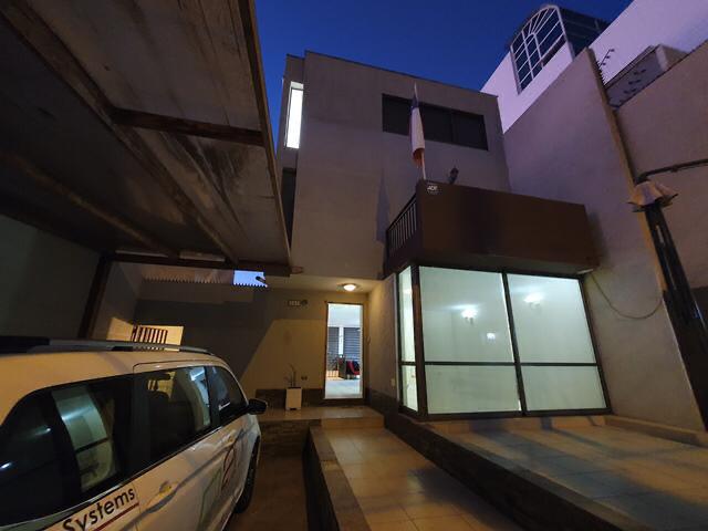 Oportunidad!! Casa en Venta en Parque Ingles. 5D + 3B