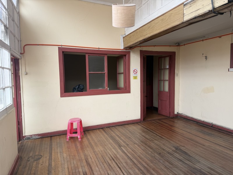 Casa 1 Piso 6 Dormitorios, 450 M2/285 M2, 2 Baños