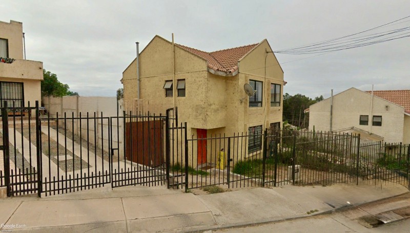 Casa Dos Pisos, 3Dor/2 Baños, Piscina, Alto Peñuelas
