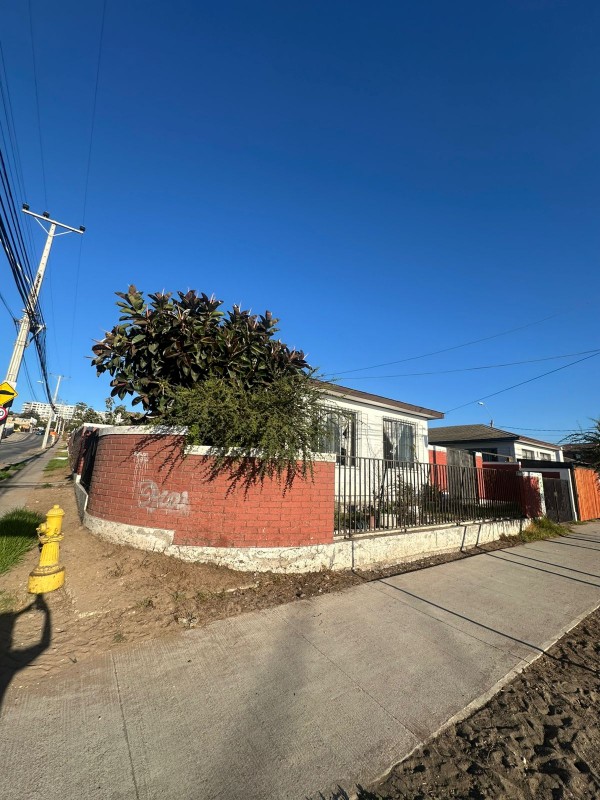 Casa Esquina, Areyuna 1 Piso 3Dor/2Baños, Calle Cisterna