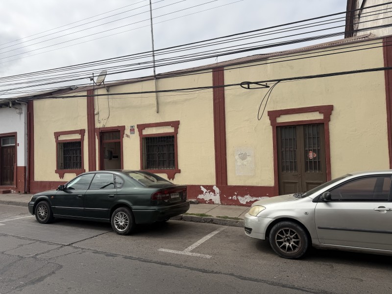 Casa 1 Piso 6 Dormitorios, 450 M2/285 M2, 2 Baños