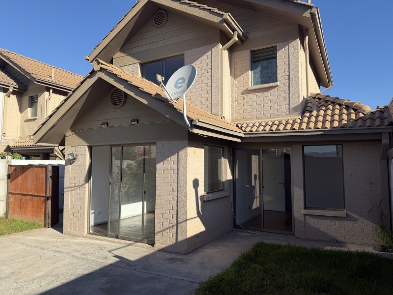 Casa 2 Pisos, 3Dor/2Bañ. Condo. Mirador del Valle, S.joaquin