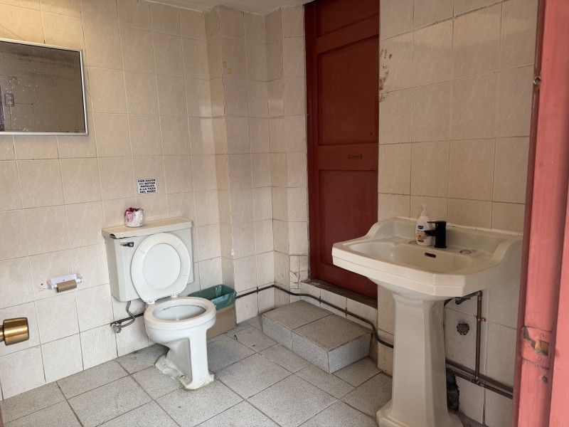 Casa 1 Piso 6 Dormitorios, 450 M2/285 M2, 2 Baños