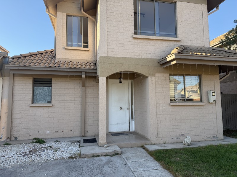 Casa 2 Pisos, 3Dor/2Bañ. Condo. Mirador del Valle, S.joaquin