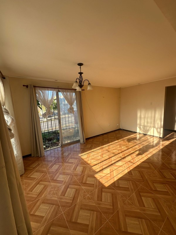 Casa Esquina, Areyuna 1 Piso 3Dor/2Baños, Calle Cisterna