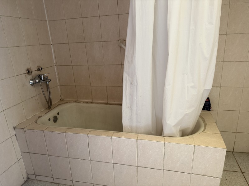 Casa 1 Piso 6 Dormitorios, 450 M2/285 M2, 2 Baños