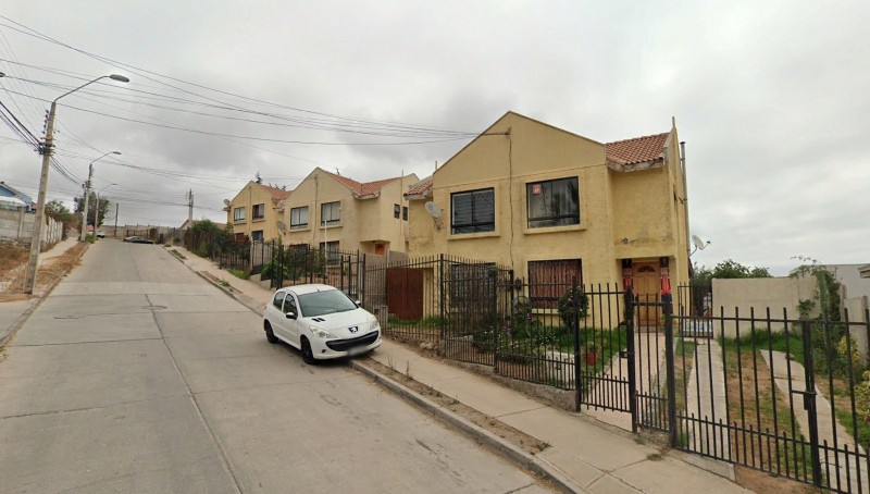 Casa Dos Pisos, 3Dor/2 Baños, Piscina, Alto Peñuelas