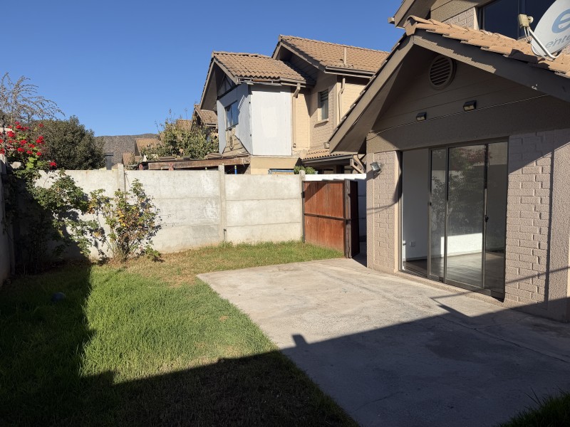 Casa 2 Pisos, 3Dor/2Bañ. Condo. Mirador del Valle, S.joaquin