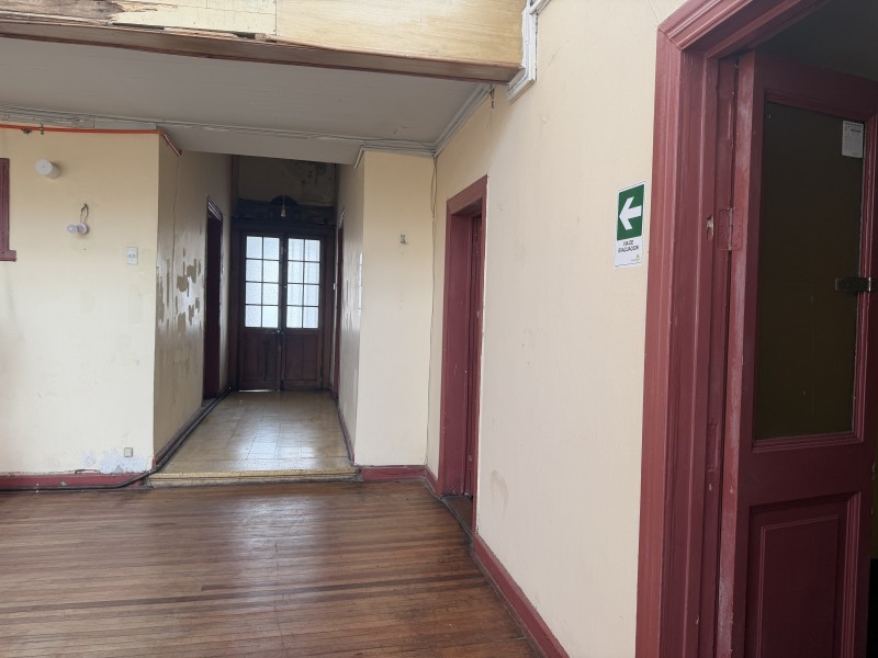 Casa 1 Piso 6 Dormitorios, 450 M2/285 M2, 2 Baños