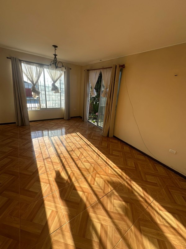 Casa Esquina, Areyuna 1 Piso 3Dor/2Baños, Calle Cisterna