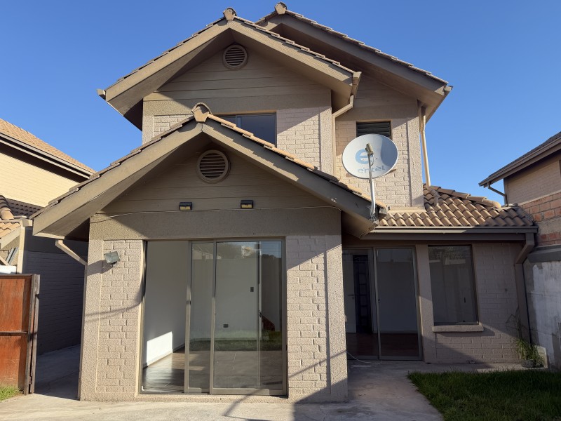 Casa 2 Pisos, 3Dor/2Bañ. Condo. Mirador del Valle, S.joaquin