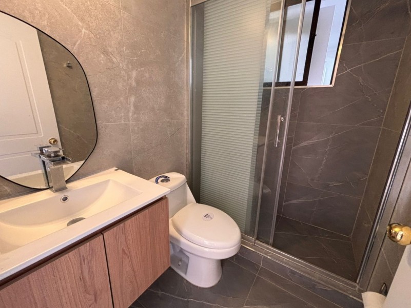 Fyc Vende Casa de 3 Pisos Con Mansarda en Villa Fundadores