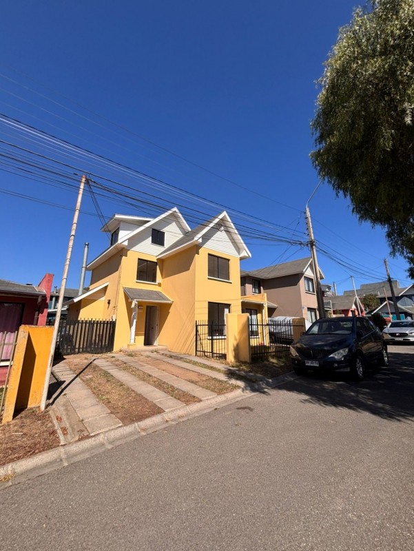 Fyc Vende Casa de 3 Pisos Con Mansarda en Villa Fundadores