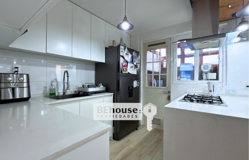 Estupenda Casa Con Cocina Remodelada en Valle Grande Lampa