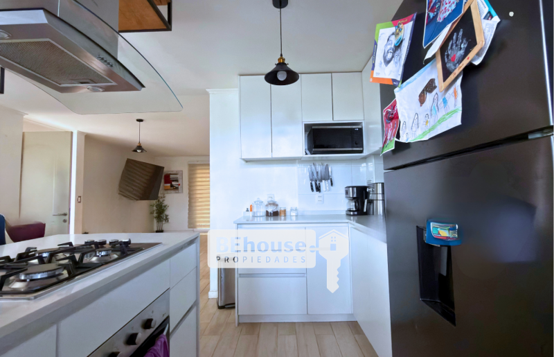 Estupenda Casa Con Cocina Remodelada en Valle Grande Lampa