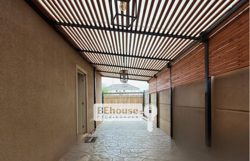 Estupenda Casa Con Cocina Remodelada en Valle Grande Lampa