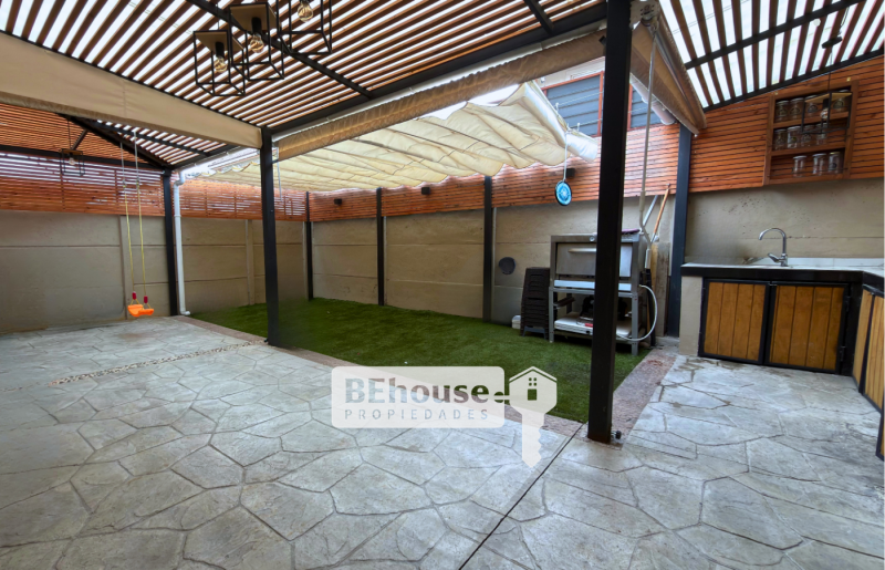 Estupenda Casa Con Cocina Remodelada en Valle Grande Lampa