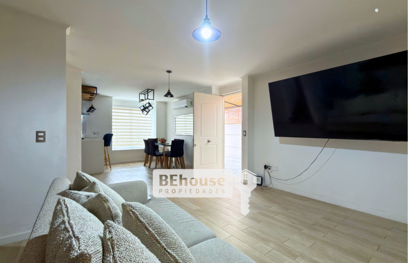 Estupenda Casa Con Cocina Remodelada en Valle Grande Lampa