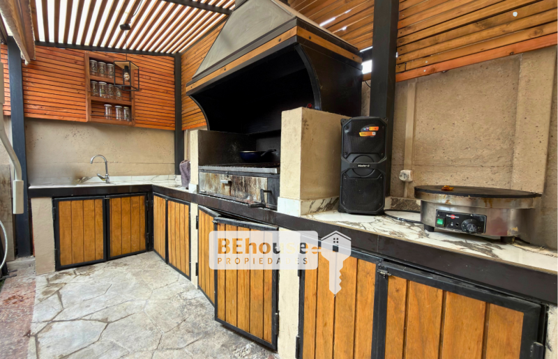 Estupenda Casa Con Cocina Remodelada en Valle Grande Lampa