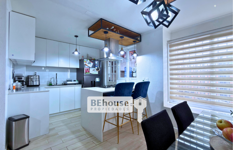 Estupenda Casa Con Cocina Remodelada en Valle Grande Lampa