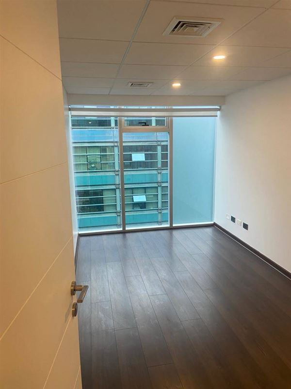 Oficina / Av. las Condes 10.465 / Gasto Común Incluido