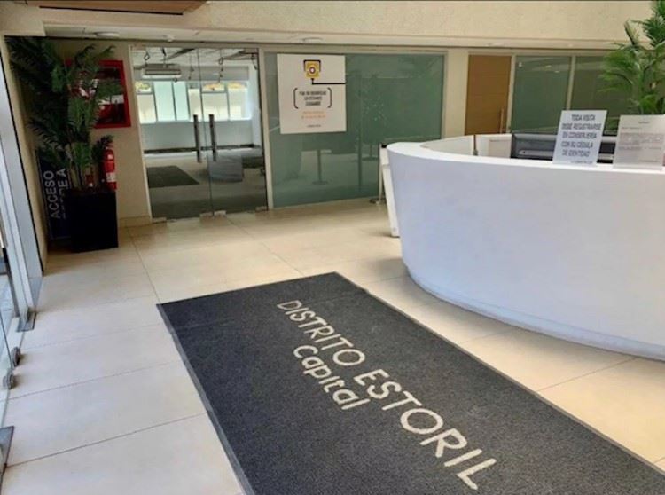 Oficina / Av. las Condes 10.465 / Gasto Común Incluido