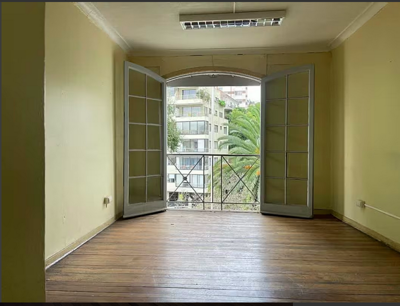 Se Vende Amplia Casona A Pasos del Centro de Viña del Mar.