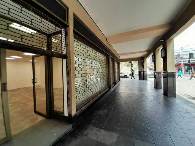 Se Arrienda Local Comercial en Arlegui, 4 Locales