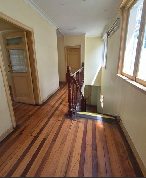 Se Vende Amplia Casona A Pasos del Centro de Viña del Mar.