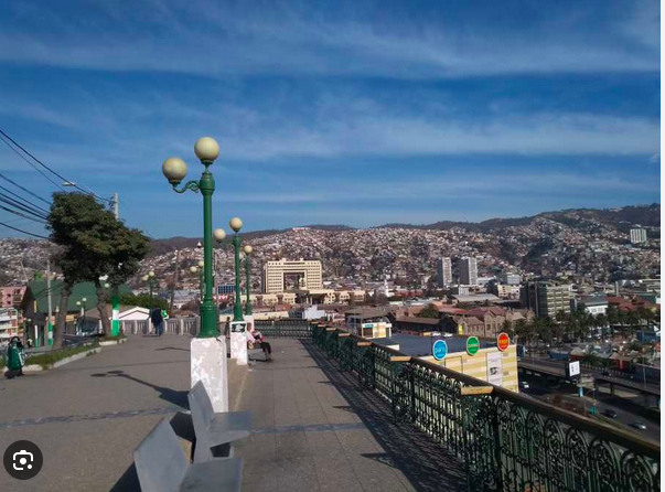 Fotografía de 6 Casas en Cerro Barón, A una Cuadra de Avenida Portales