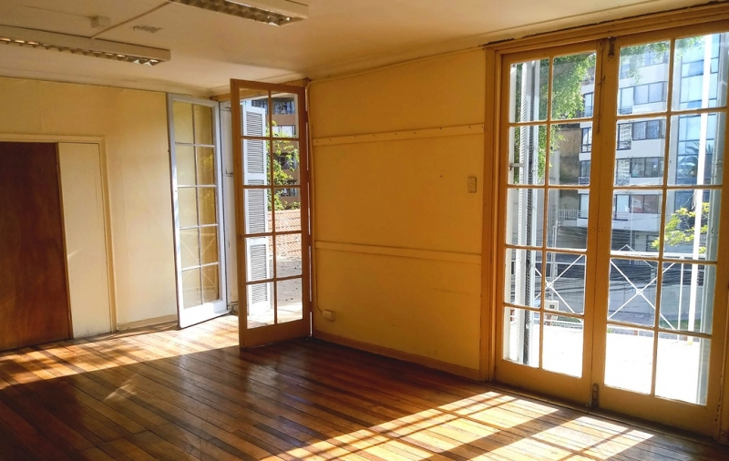 Se Vende Amplia Casona A Pasos del Centro de Viña del Mar.
