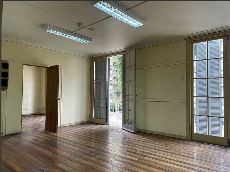 Se Vende Amplia Casona A Pasos del Centro de Viña del Mar.