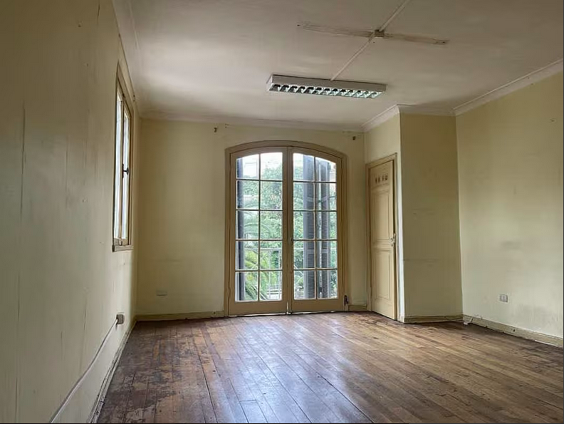 Se Vende Amplia Casona A Pasos del Centro de Viña del Mar.