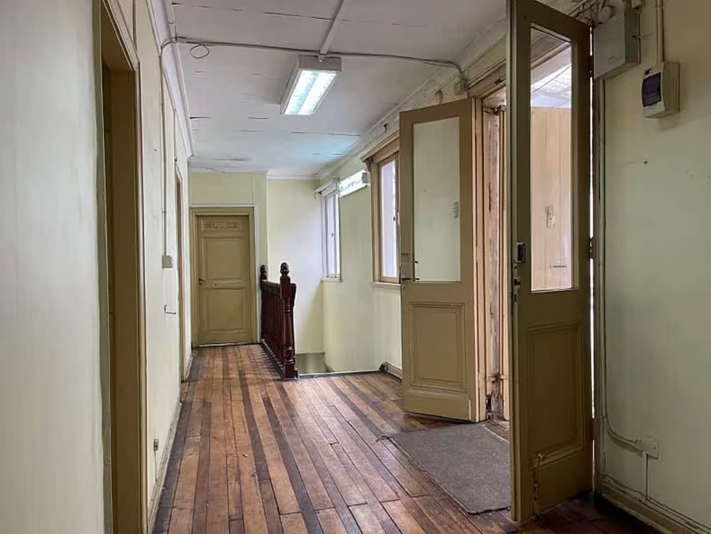 Se Vende Amplia Casona A Pasos del Centro de Viña del Mar.