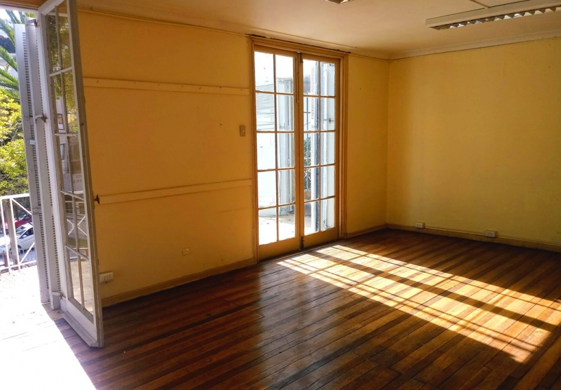 Se Vende Amplia Casona A Pasos del Centro de Viña del Mar.