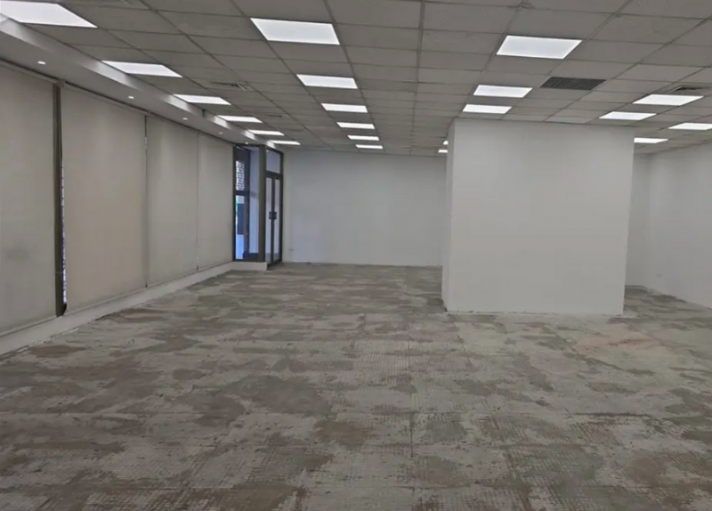 Se Arrienda Local Comercial en Arlegui, 4 Locales
