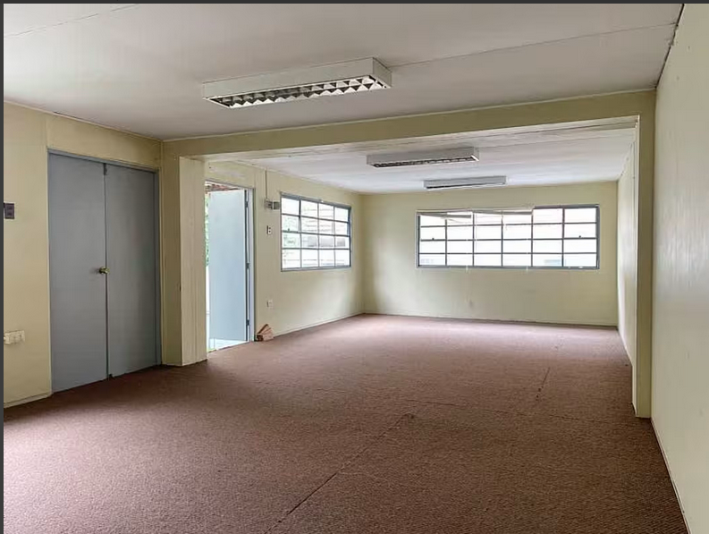 Se Vende Amplia Casona A Pasos del Centro de Viña del Mar.