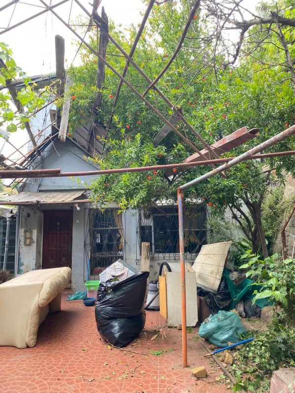 Se Vende Casa Antigua Con Amplio Patio y Áreas Verdes.