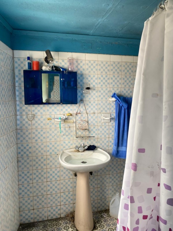 Se Vende Casa Antigua Con Amplio Patio y Áreas Verdes.