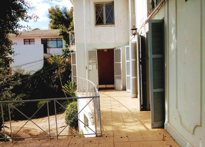 Se Vende Amplia Casona A Pasos del Centro de Viña del Mar.