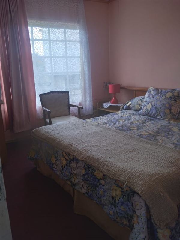 Casa Amplia Con Local Comercial San Roque.