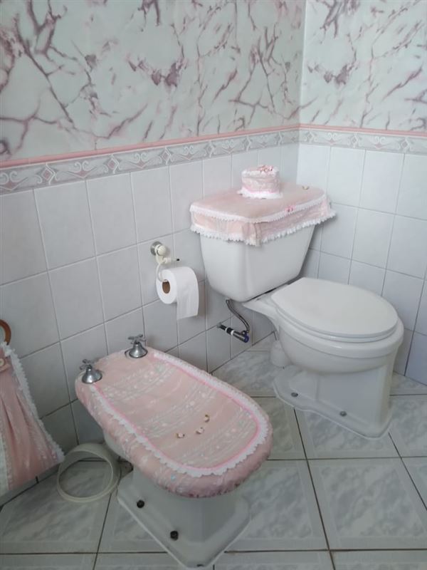 Casa Amplia Con Local Comercial San Roque.