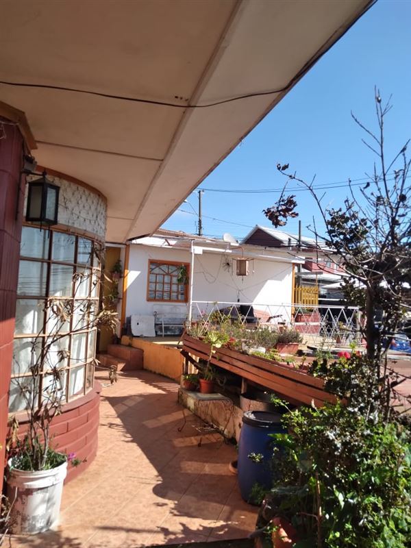 Casa Amplia Con Local Comercial San Roque.