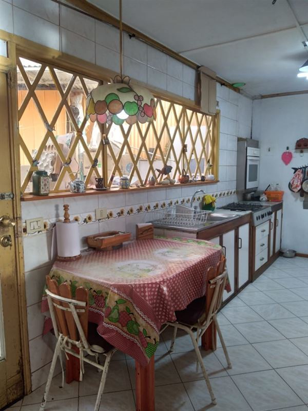 Casa Amplia Con Local Comercial San Roque.