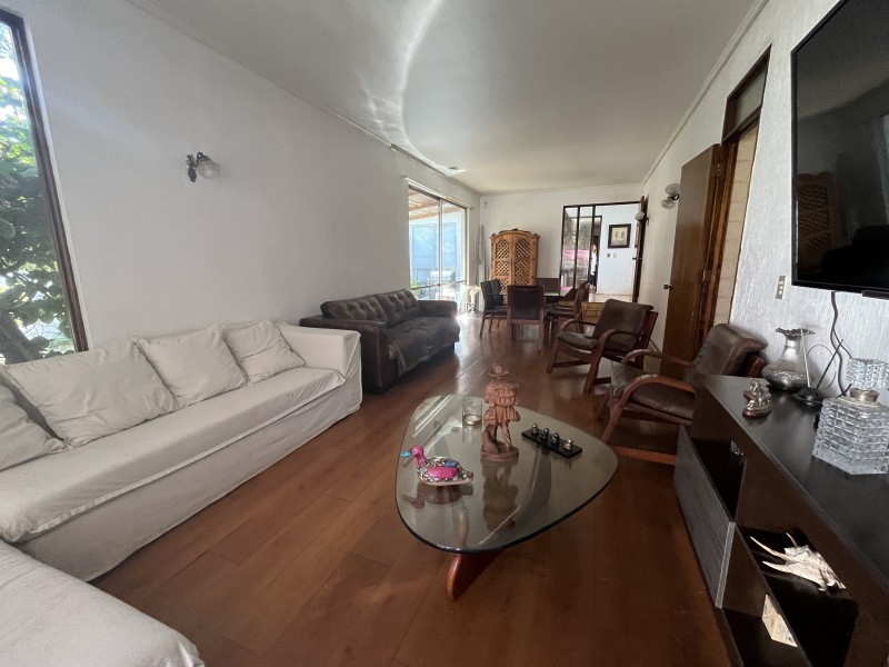 Casa en Venta de 4 Dorm. en la Reina