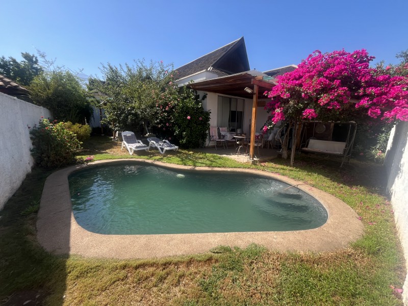 Fotografía de Casa en Venta de 4 Dorm. en la Reina